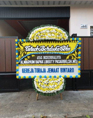 Papan Bunga Duka di Ujung Baru