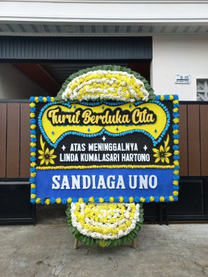 Papan Bunga Duka di Ujung Baru