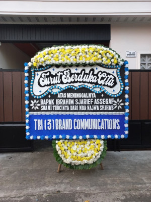 Papan Bunga Duka di Ujung Baru